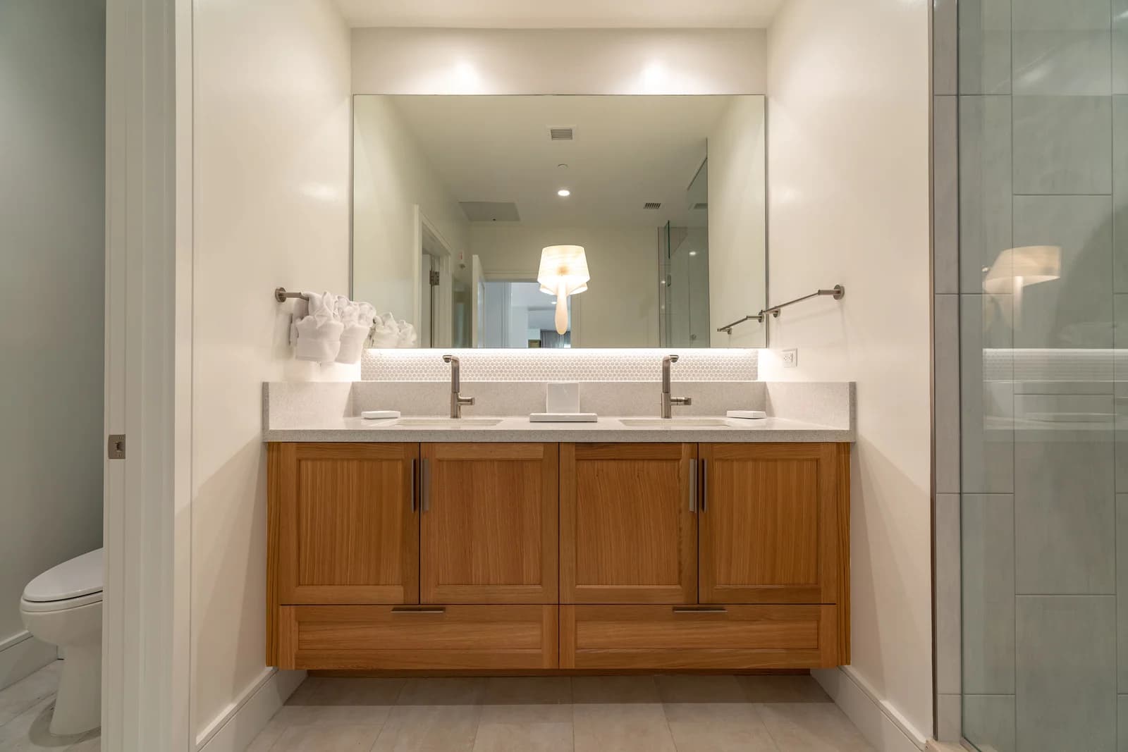 A bathroom at Luana Garden Villa 18A