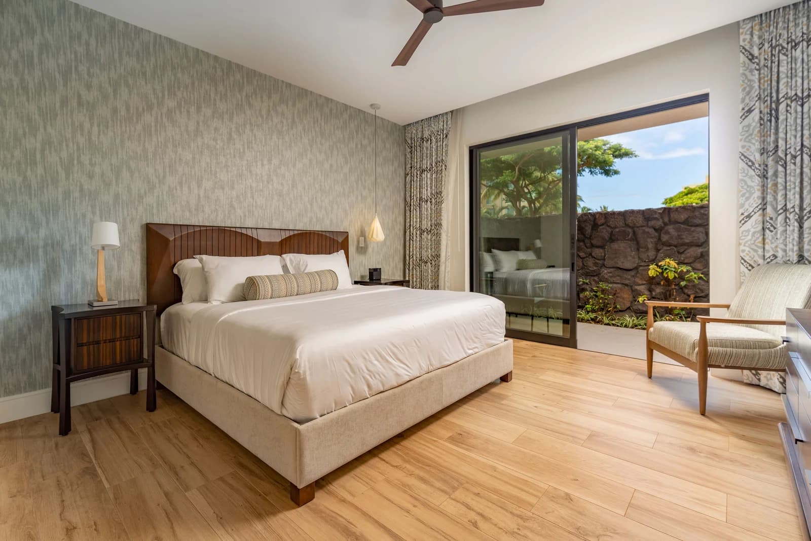 A bedroom at Luana Garden Villa 18A