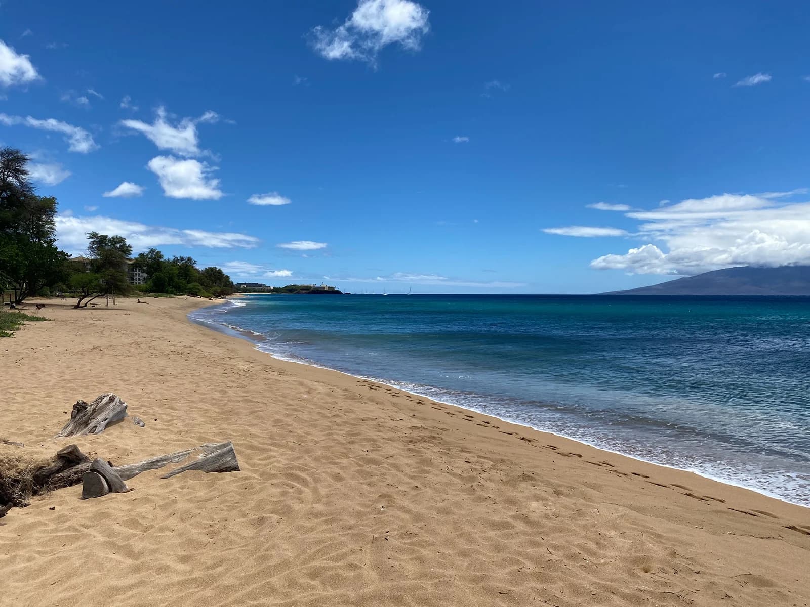 The sand and clear blue water of Kā‘anapali North Beach